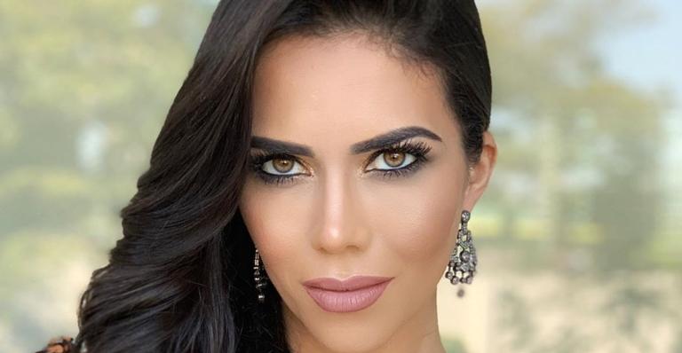 Corpão! Daniela Albuquerque surge de biquíni fio dental em Resort no Caribe