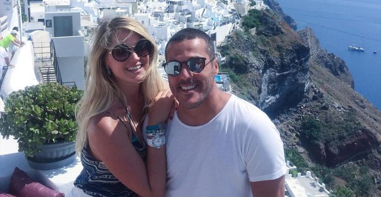 Em clima de romance, Susana Werner e Julio César curtem férias em Búzios
