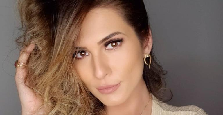 Lívia Andrade quebra web ao surgir apenas de calcinha branca e body justinho: ”Look bem moderno e sexy”