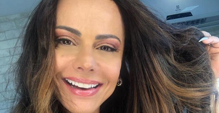 Pantera cor-de-rosa! Vestida de animal print, Viviane Araújo ostenta barriga trincada em dia de malhação