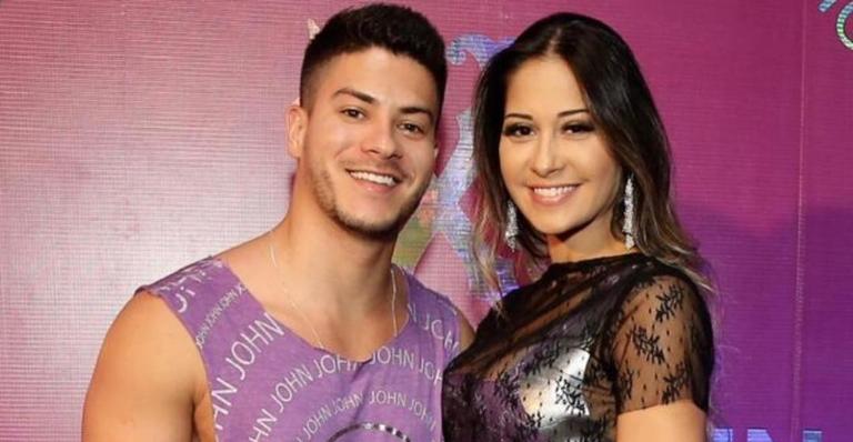Mayra Cardi posta clique quente com Arthur Aguiar e web vai à loucura