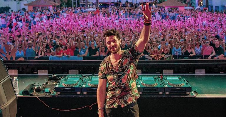 MC Stretch anuncia que Alok será pai durante apresentação no Tomorrowland