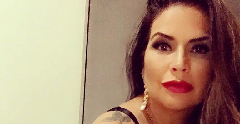Solange Gomes revela que já fez sexo a três com galã da Globo e seu irmão
