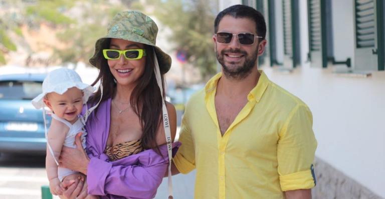 Sabrina Sato explode fofurômetro ao exibir Zoe com look dado por Ivete Sangalo 