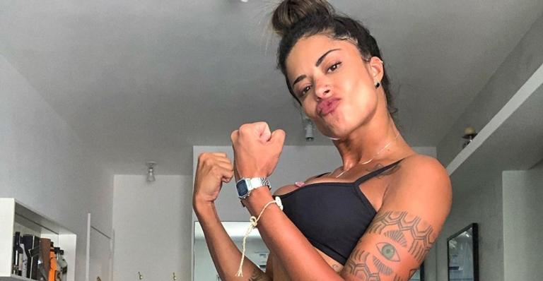 Aline Riscado quebra a web ao ostentar corpão de biquíni: ”Apelou”