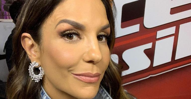 De biquíni, Ivete Sangalo ostenta corpão em mar transparente nas Ilhas Maldivas