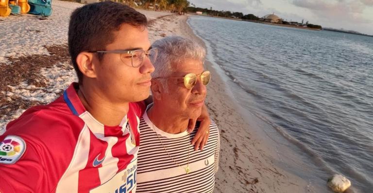 Lulu Santos abre o jogo sobre homofobia: ”Me comporto como se não existisse”