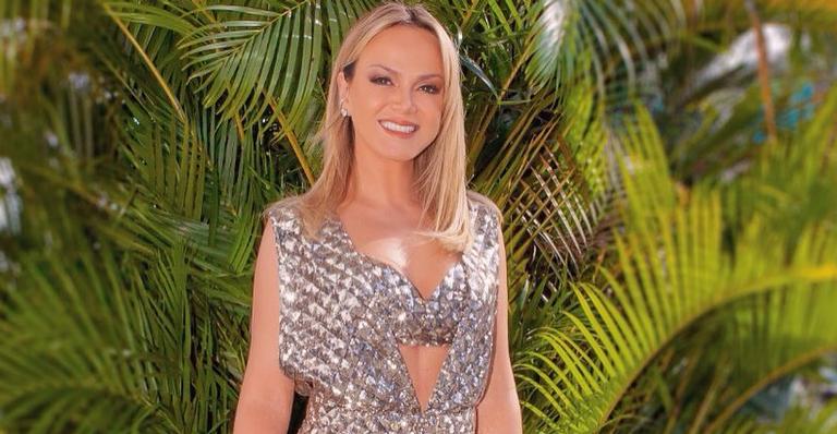 Na Itália, Eliana atualiza marquinhas de biquíni e dispensa maquiagem