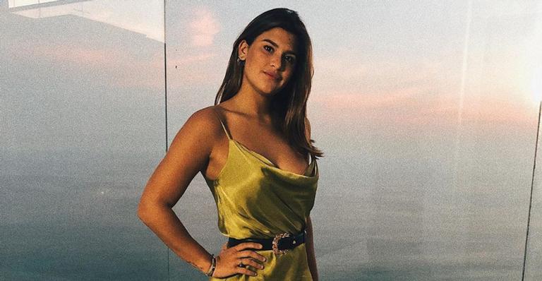 Filha gata de Flávia Alessandra exibe corpão em clique só de biquíni e fãs vão à loucura 