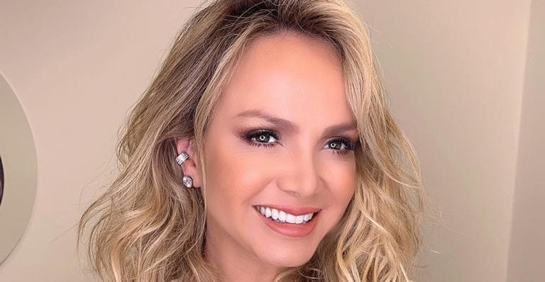 Uau! Na Itália, Eliana surge de biquíni fio dental e ostenta corpão ao renovar bronze