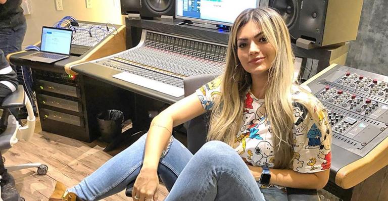 Kelly Key relembra cliques na juventude e desabafa: ‘’O que aconteceu comigo?’’ 
