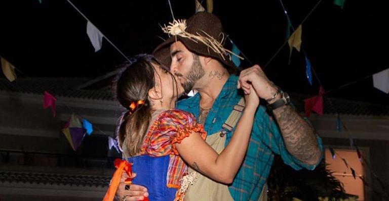 Sensitiva Márcia Fernandes faz revelação bombástica sobre vida sexual de Anitta e Pedro Scooby