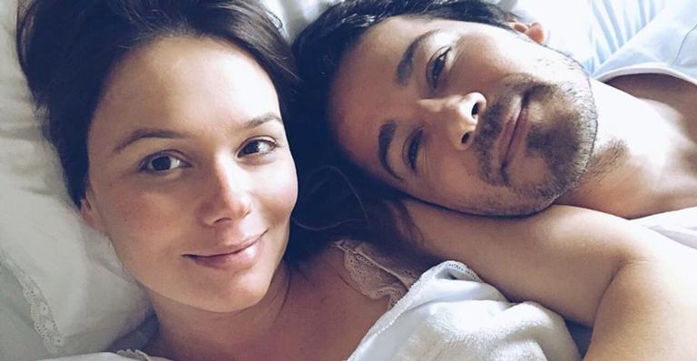 Graziella Schmitt dá à luz sua primeira filha com o ator Paulo Leal 
