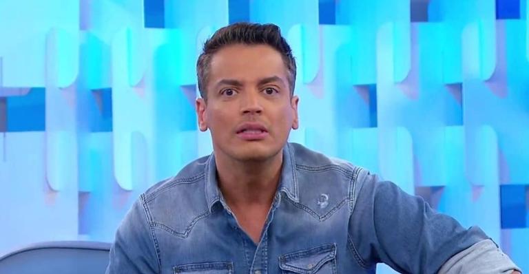 Leo Dias pede afastamento do ‘Fofocalizando’ e dispara: ”Boa sorte, Mara!”