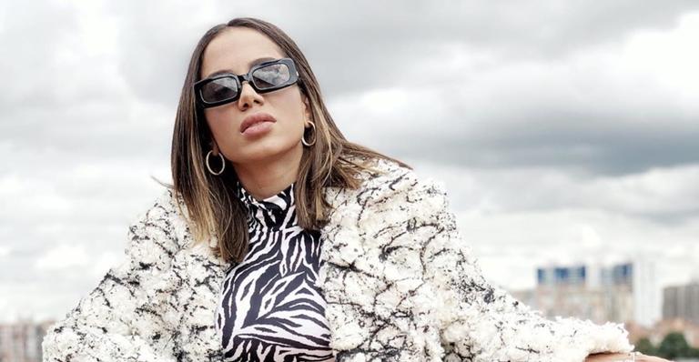 Deu ruim! Anitta surge sensualizando de lingerie e fãs detonam Photoshop