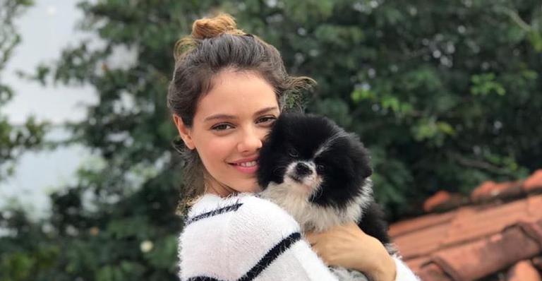 Laura Neiva exibe barriguinha de 5 meses da primeira filha com Chay Suede