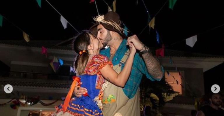 Na cama com Pedro Scooby, Anitta revela nervosismo: ”Amanhã é um grande dia”