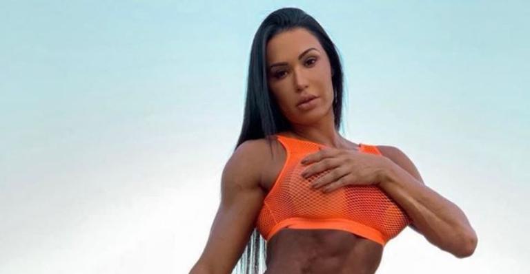 Com pernas torneadas, Gracyanne Barbosa abre micro shorts e mostra quase tudo: ”Descomunal”