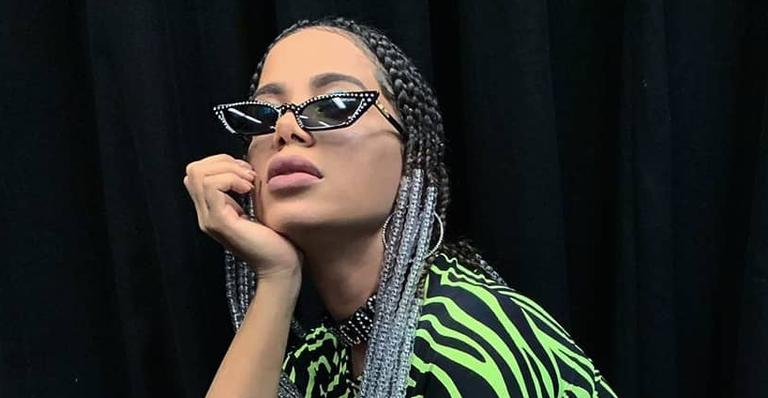 Emoção a mil! Anitta choca e faz fã chorar após surpresa em casamento