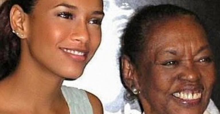 Taís Araújo e Lázaro Ramos vão aos prantos em velório de Ruth de Souza