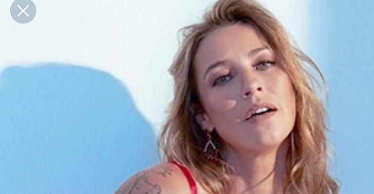Com corpão à mostra, Luana Piovani relembra viagem à Ibiza com patinador: ”Meu fotógrafo favorito”