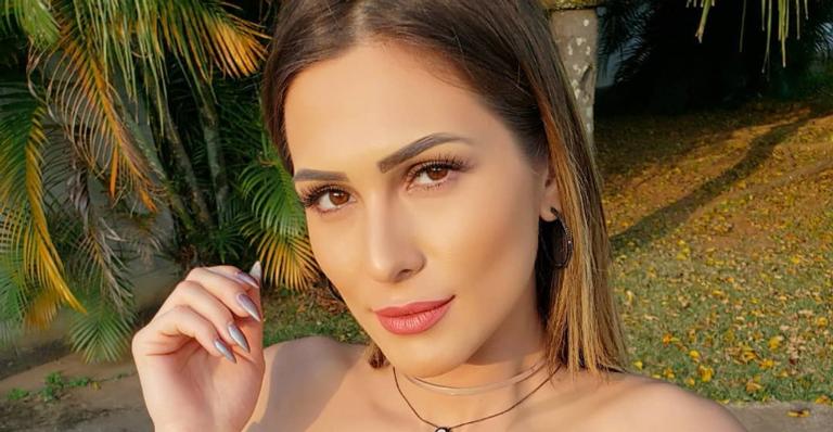 Look do dia! Lívia Andrade arrase de moletom, meia-arrastão e botas enormes em clique poderoso