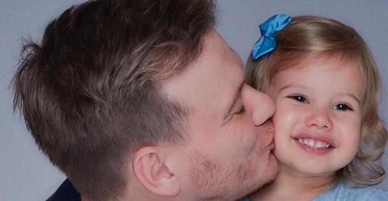 Papai apaixonado! Filha de Michel Teló, Melinda completa 3 anos e ganha declaração amorosa do sertanejo