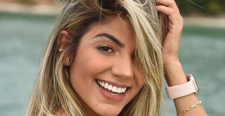 Após clique fofo com ‘filho’, ex-BBB Hariany Almeida aposta em topless durante ensaio fotográfico