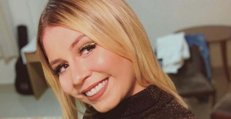 Léo está aparecendo! Marília Mendonça usa vestido coladinho deixa barriguinha de grávida à mostra
