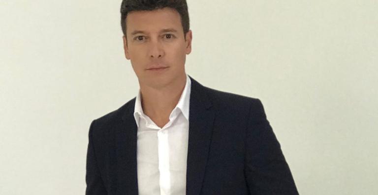 Cantor preso por posse de drogas recebe convite de Rodrigo Faro para se reabilitar em clínica