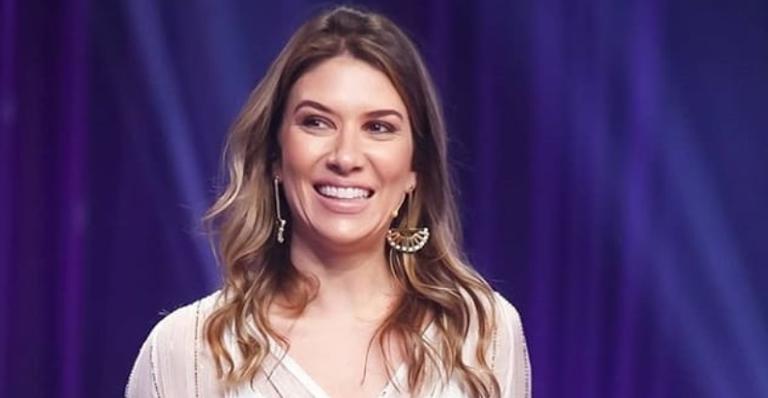 Não se segurou! Rebeca Abravanel tem crise de riso ao ler nome de sorteado no ‘Roda a Roda’