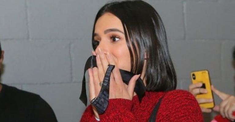 Happy Birthday! Bruna Marquezine chora ao ganhar bolo surpresa em show de Sandy e Júnior