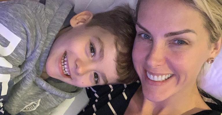 Ana Hickmann se surpreende com linguajar do filho de 5 anos: ”Tem usado palavras difíceis”