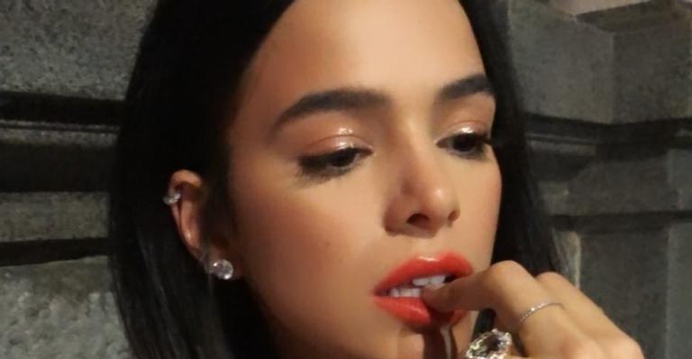 Bruna Marquezine comemora aniversário de 24 anos com festinha íntima