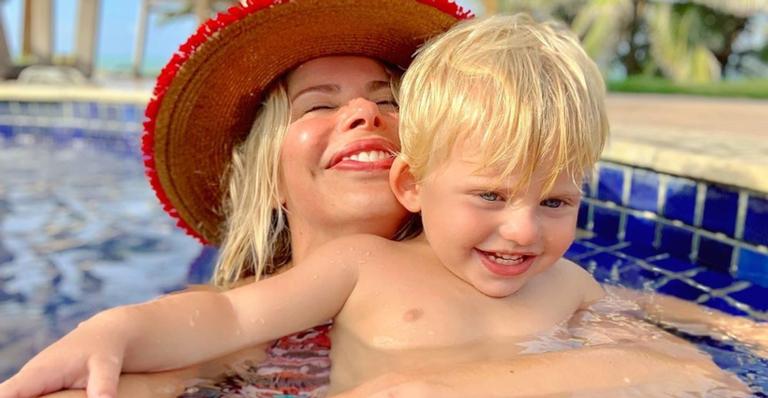 Enrico Bacchi, filho de Karina Bacchi, deixa fãs encantados com registros de primeiro dia na escola 
