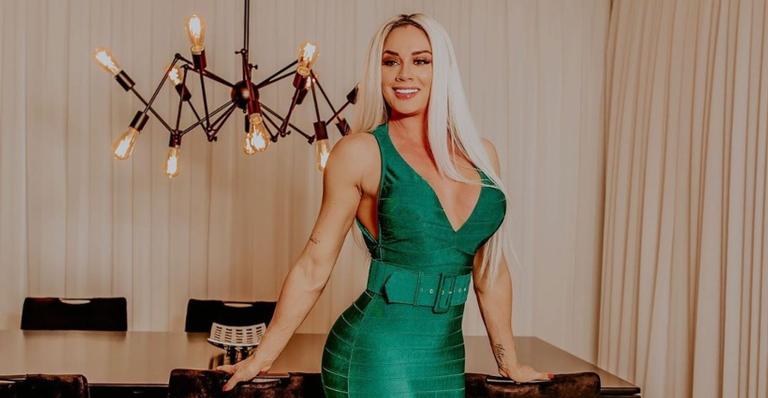 Uau! Seminua, Juju Salimeni posta foto do bumbum e detalhe chama atenção