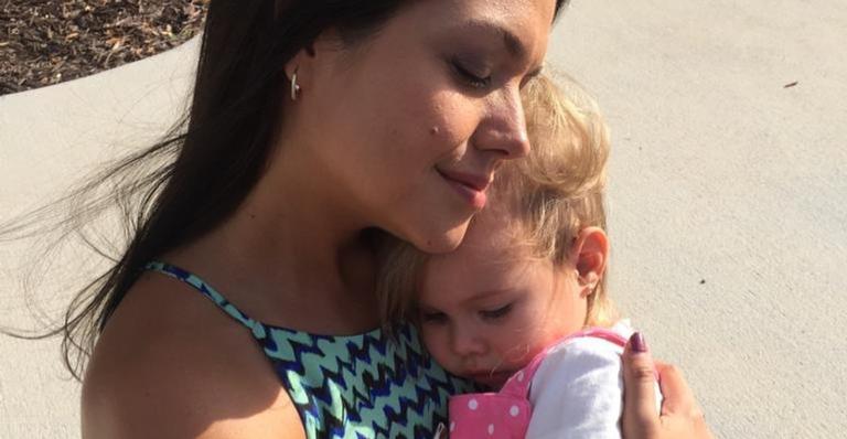 Thais Fersoza explode fofurômetro ao exibir momento carinhoso com Melinda: ‘’Minha companheira’’