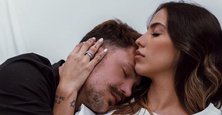 Ao lado de Saulo, Gabi Brandt comemora o primeiro mês do filho, Davi: ”Grata pela família que Ele me deu”