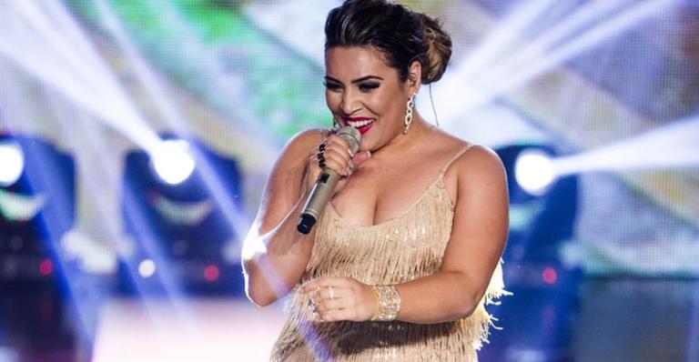 Menos 30 kg! Veja o antes e depois de Naiara Azevedo; cantora celebra autoestima: ”Sempre fui gostosa”