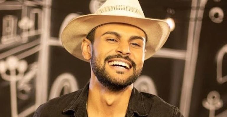 O babado continua! Thullio Milionário é ameaçado de ser processado por beijo em show