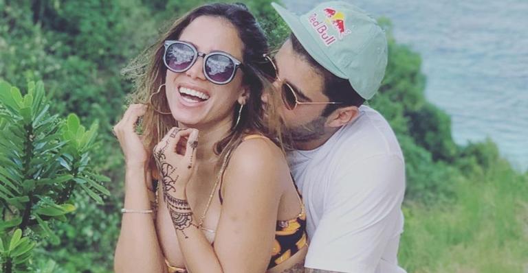 Sem vergonha! Pai de Anitta dá dicas íntimas em live com Pedro Scooby: ”É um viagra natural”