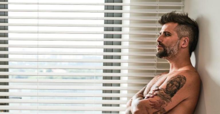 Abana! Bruno Gagliasso posta foto de cueca e leva seguidores à loucura