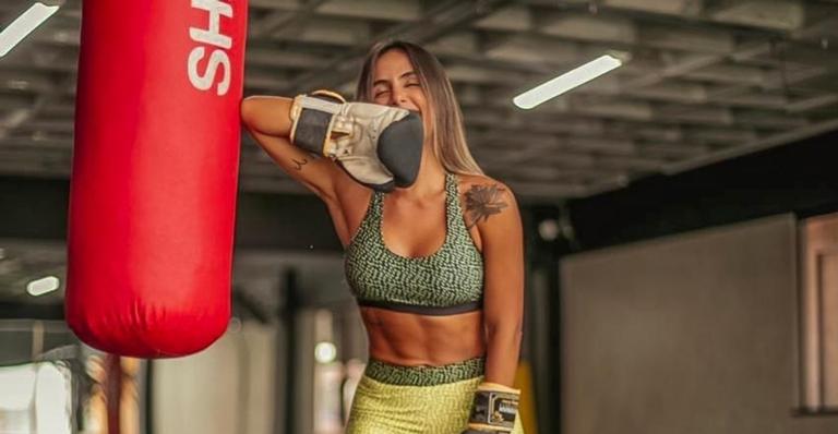 Sexy! Ex-BBB Carol Peixinho mostra boa forma ao aparecer de biquíni