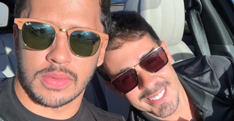 Juntos há 10 anos, Lucas Guimarães relembra clique antigo ao lado de Carlinhos Maia