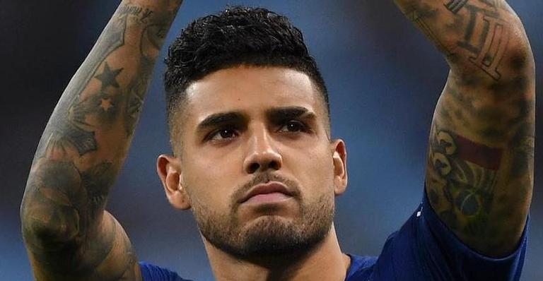 Polêmica! Jogador Palmieri assume filho de outra relação dois meses após casamento