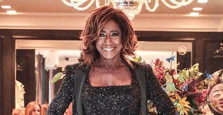 Inacreditável! Perto de completar 70 anos, Glória Maria mostra que está com tudo em cima