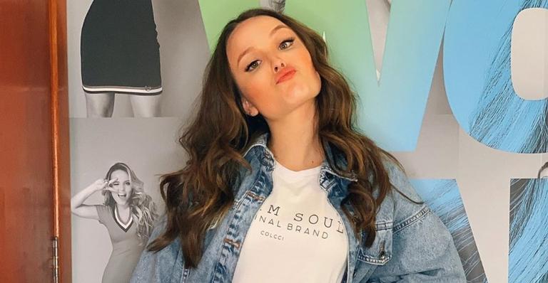 Larissa Manoela é comparada com calopsita em foto da infância