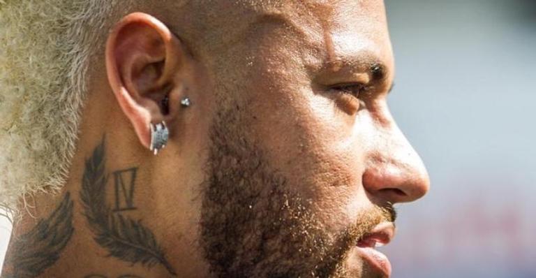 Pool party! Neymar Jr e Medina curtem festa na piscina no Rio de Janeiro