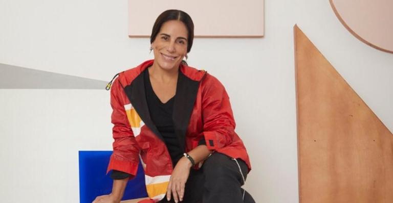 Em foto, Glória Pires revela elenco da refilmagem de ”Éramos Seis”