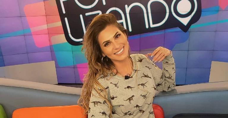 Entre ”tapas” e beijos! Troca de beijos entre Mara Maravilha e Lívia Andrade choca telespectadores